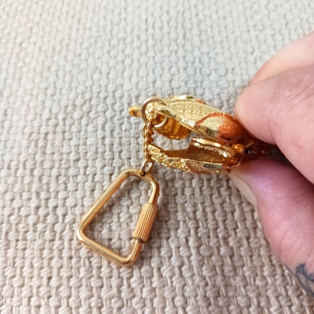 Bangkok Gold Tone Elephant Souvenir Keychain - Picture 4 of 6